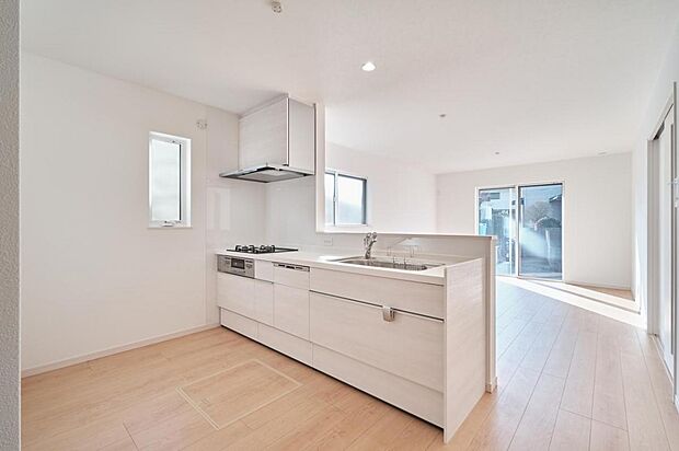 2号地：家族とのコミュニケーションが取りやすい「対面キッチン」を採用。