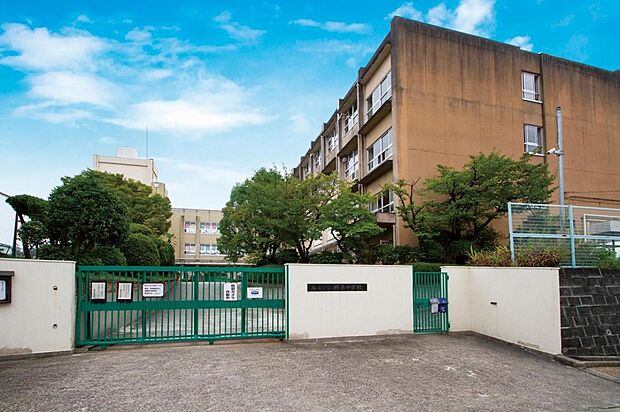 枚方市立樟葉中学校（約400m）