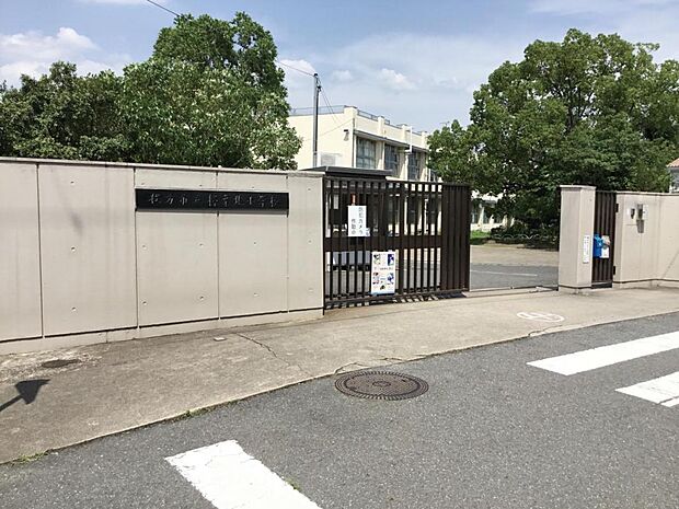 枚方市立樟葉北小学校（約800m）