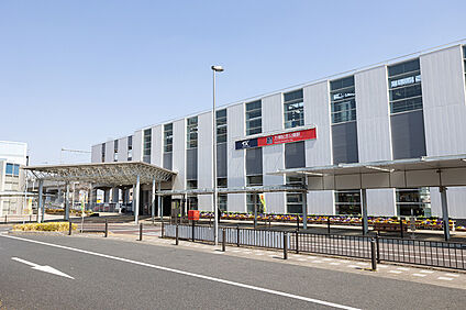つくばエクスプレス「万博記念公園」駅 現地から2400m～2550m。(徒歩30分～32分。)