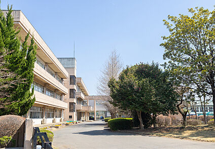 つくば市高山中学校 現地から490m～640m。(徒歩7分～8分。)