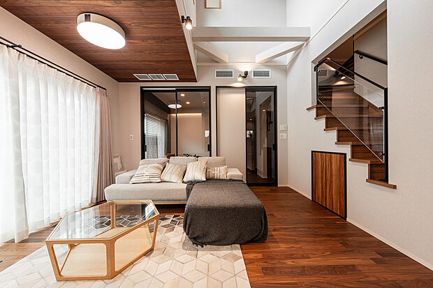 【LDK】吹抜けありリビング