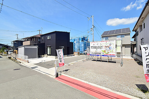 【現地写真】イオン高砂店へ徒歩6分！他にもスーパーやコンビニ、ホームセンター、ドラッグストアが１km圏内に点在！図書館や大型公園も間近にそろう、暮らしやすい住宅地です。