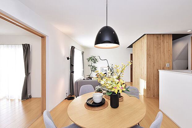 【5号地モデルハウス／リビング】明るくのびのびとした空間！