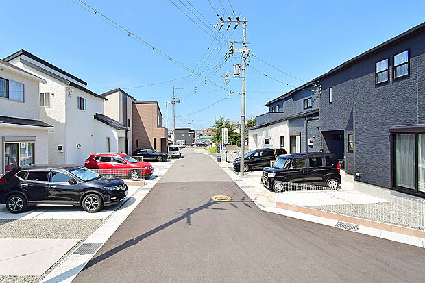 【現地街並み】続々と新生活がはじまっています。お気軽にお問い合わせください。