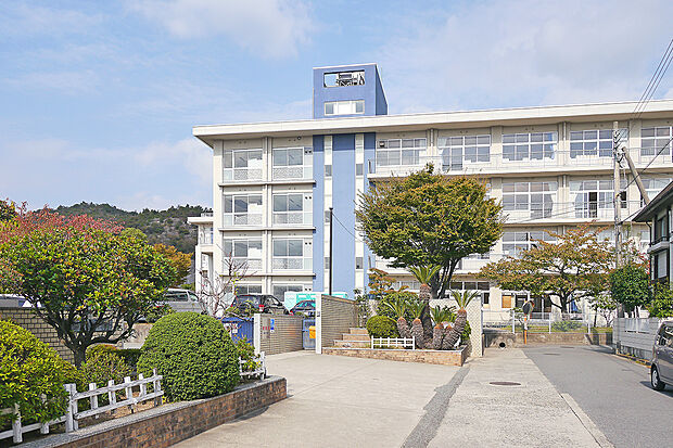 市立鹿島中学校（約1,040m）