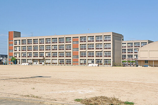 加古川市立別府中学校（約1,000m）