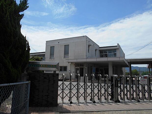 大宰府市立「水城西」小学校(約550m)