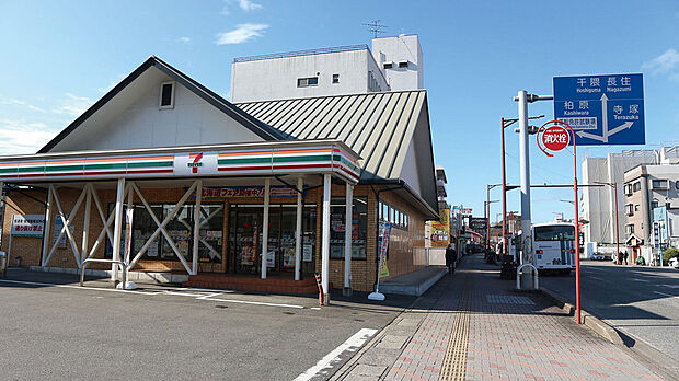 セブンイレブン野間4丁目店(約780m)