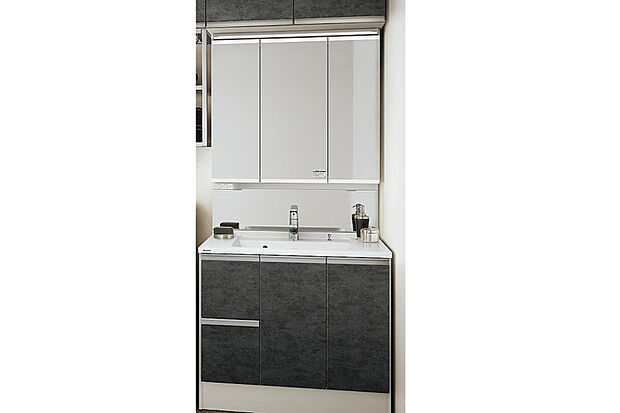 【洗面化粧台】見た目の美しさだけでなく、機能的な洗面化粧台です。