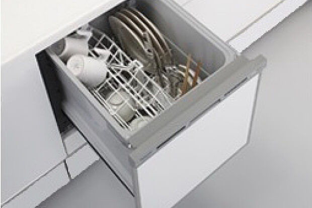 【食器洗い乾燥機】家事の中で負担が大きい食器洗いの時間を大幅に短縮し、ゆとりを生み出します。皿からグラスまでしつこい油汚れもしっかり落とし、乾燥。食器洗いの手間が省けます。