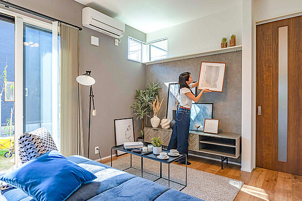 【現地MODEL HOUSE 01】リビングと繋がるダイニングスペース。家族と自然なコミュニケーションが生まれます。
※2025年10月撮影