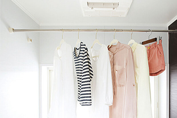 【浴室暖房乾燥機【MAX】】暖房で冬場の入浴もポカポカ。衣類や浴室もカラッと乾燥。暖房・乾燥・換気・涼風の４つの機能で、一年中、快適で便利なバスルームに。