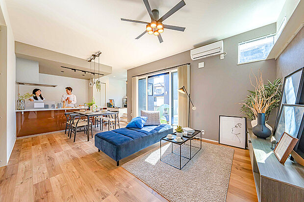 【近隣MODEL HOUSE 公開中】オープンキッチンを採用する事で、更に広がりのある住空間を演出。※2025年10月撮影