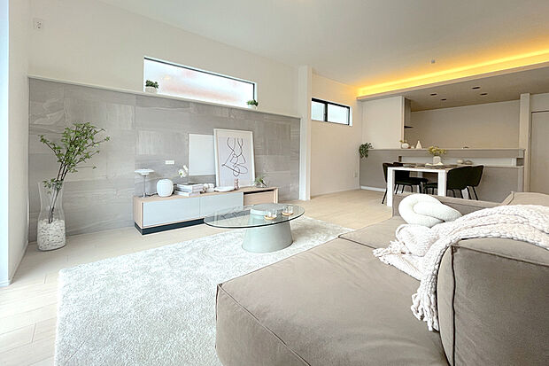 【モデルハウス1号棟】家族が自然と集まる、ゆとりある17.7帖のLDK。開放感と快適さを兼ね備えた寛ぎの空間です。※モデルハウス1号棟/2025年9月撮影