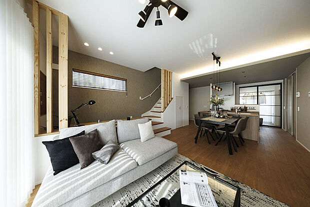 【モデルハウス1号棟】外出や帰宅の際にLDKを通る動線は家族のコミュニケーションを自然と育みます。※1号棟/2025年4月撮影