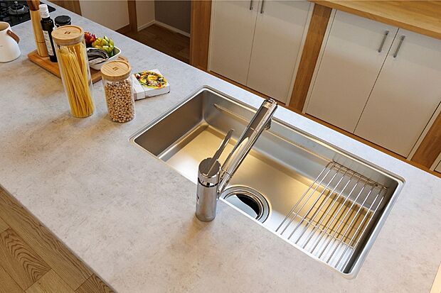 【ポラスオリジナル/シンク】スタイリッシュなスクエア型のシンクを採用。