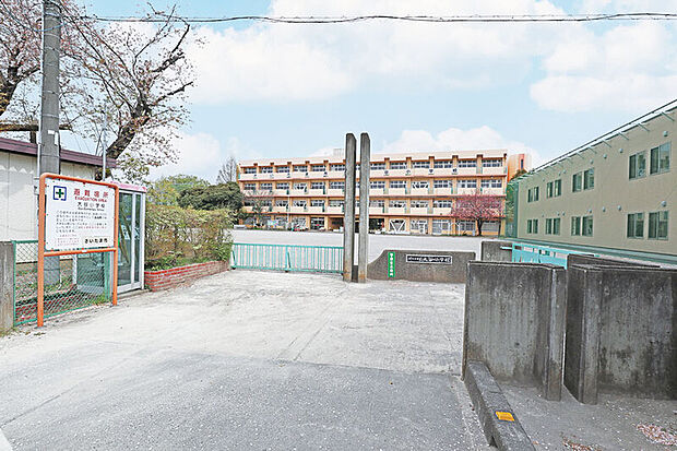 大谷小学校(現地より徒歩13分)