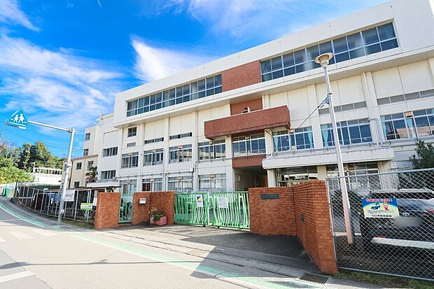 神根東小学校（現地より徒歩9分）