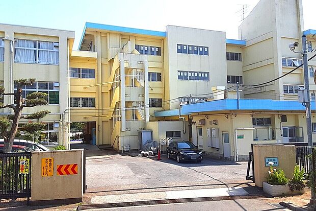 高野山小学校（現地より徒歩11分）