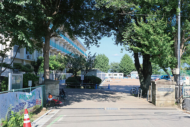 安松小学校（現地より徒歩6分）