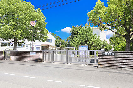 本郷中学校（現地より徒歩8分） 約580m