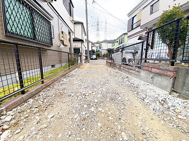 【閑静な住宅街の限定1区画。】カースペースも駐車しやすく、
プライベート感のある敷地です。
静穏なこの地に理想の住まいをつくりませんか?