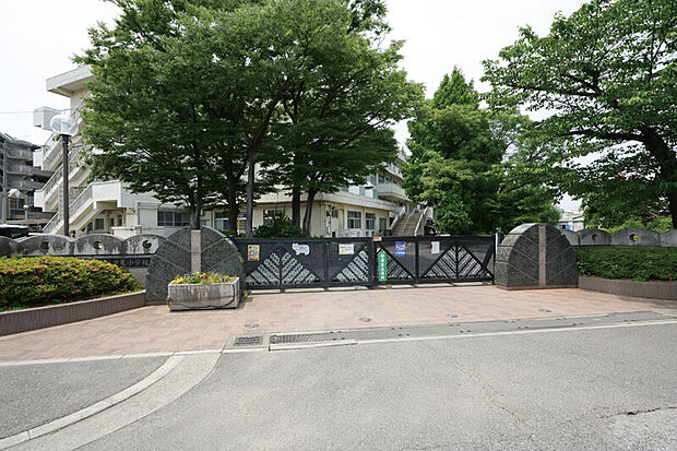 中尾小学校(現地より徒歩15分)