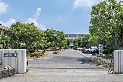 緑中学校（現地より徒歩11分） 約820m