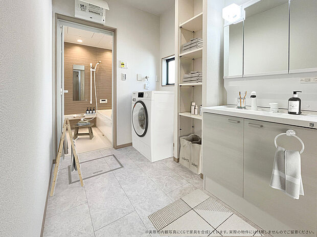 【5号棟洗面脱衣所 CG家具設置イメージ】
※画像に含まれる家具家電はCGで作成したイメージです。実際の物件には付帯しません。