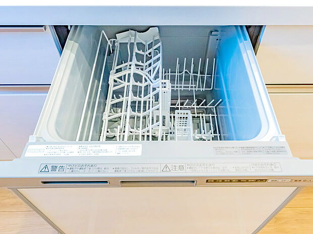 【【家事短効果◎　食器洗い乾燥機】】家事短効果を生む食器洗い乾燥機。
4～5人分の食器をまとめてササっと入れてスイッチを押すだけ♪