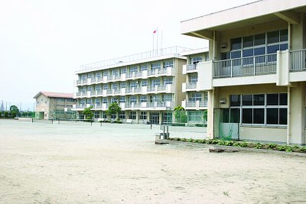 前橋市立箱田中学校(約2,200m)