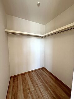 【1号棟 ウォークインクローゼット】