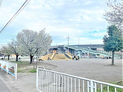 朝日町なかよし公園 900m(徒歩12分)