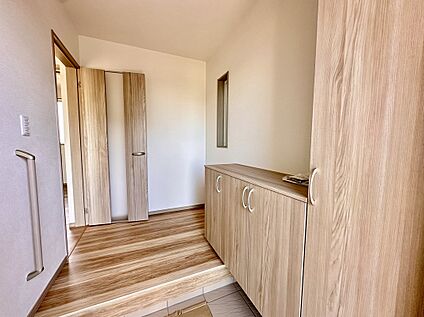 【2号棟 玄関】