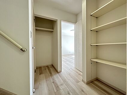 【4号棟　ホール収納】