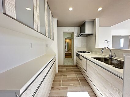 【4号棟　キッチン＋家事動線】