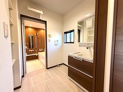 【2号棟 洗面化粧室】