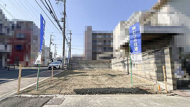 【現地】
東側の幅員は約4.0m。南と東の2面採光を確保した、明るいLDKをプランニング♪自由設計対応なのでお客様のご要望を取り入れた住まいを建築可能です。