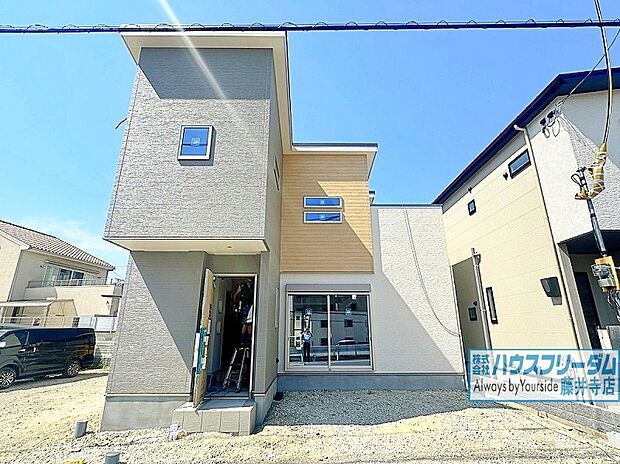 駐車2台可能！(車種による)来客の際に大変便利です♪皆様のお問い合わせ心よりお待ちしております！