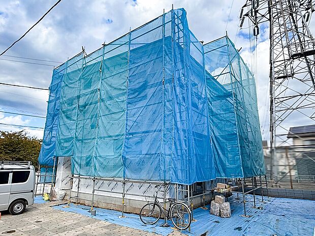 【A号棟外観】右側がカースペース2台になる予定。※普通車+軽自動車。車種によります。