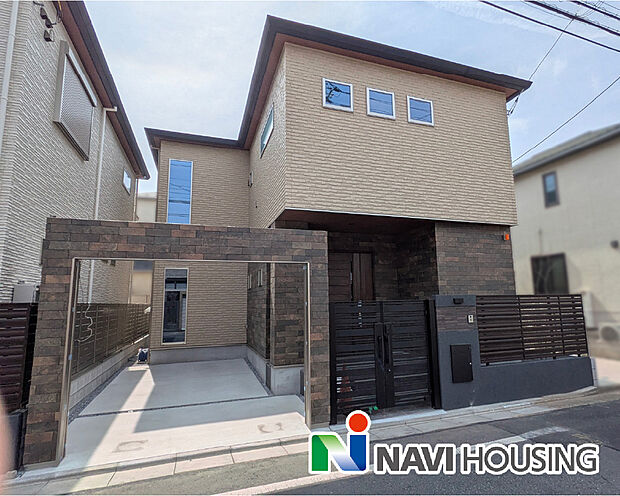 【ガレージ】リモコン操作でガレージのシャッターを上げ下げできます。