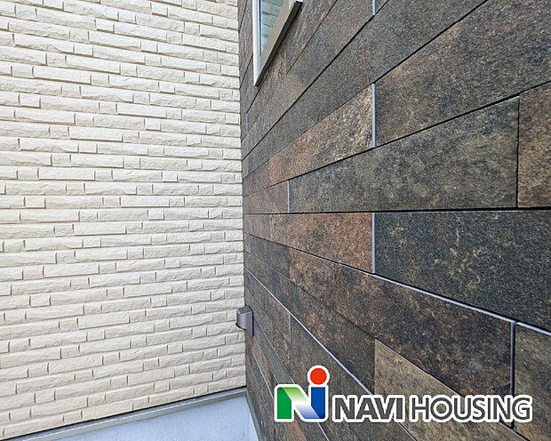 【外壁】浦和の邸宅に相応しい重厚なタイツとサイディング。