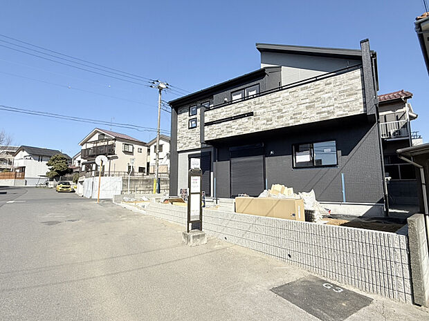 2026.2.1現地写真　敷地面積53坪超！シーンに合わせてLDKと和室を一体化できる、解放感ある住まいです。2台分のカースペース有り。