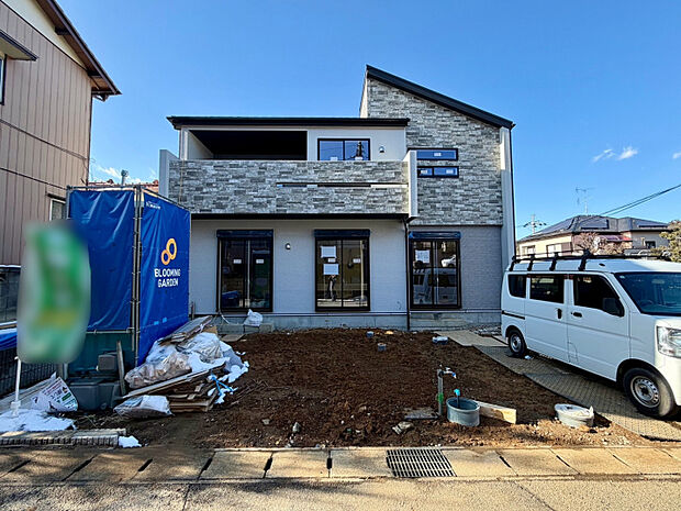 【2026/2/9　販売現地】　敷地面積57坪超！シーンに合わせてLDKと和室を一体化できる、解放感ある住まいです。2台分のカースペース有り。