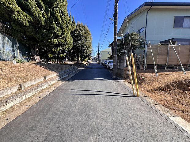 【2026/1/23　前面道路】駐車スペースは並列2台分確保しております。