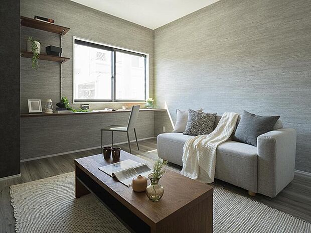 【LDK】
明度を抑えたスタイリッシュなインテリアコーディネートに。腰高窓や高窓を採用しているため、壁面が多く、家具や家電を配置しやすい設計です。