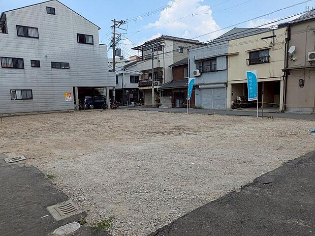 【【前面道路含む現地写真】】3方角地を含む全5区画！幼稚園・小学校が徒歩4分圏内にあり、子育てファミリーにもおすすめのロケーションです。