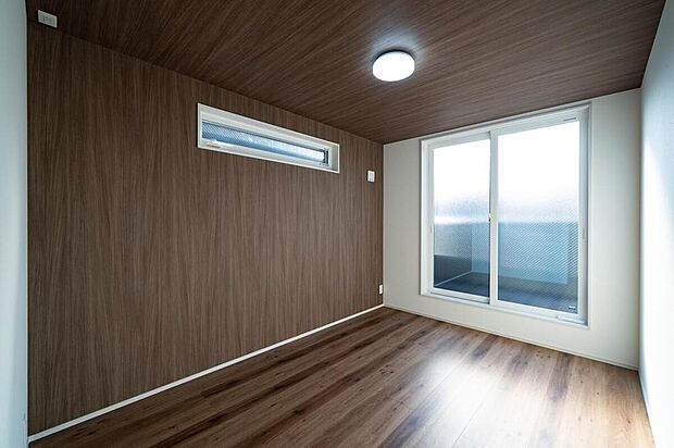 【【洋室(約6.8帖)・1号地】】1階・3階には振り分けタイプの洋室を配置◎主寝室や子ども部屋、趣味の部屋など、ライフスタイルに合わせて多用途にご活用いただけます。