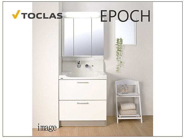 【 TOCLAS洗面化粧台「エポック」】使いやすさとお手入れのしやすさを第一に考えた機能充実の洗面化粧台は、人工大理石「ハイバッグボウル」を採用。継ぎ目のないハイバッグガードは汚れが溜まりにくく、毎日のお手入れを簡単にしてくれます。また、濡れたものも自然に換気できる「乾くん棚」や、取り外してきれいに洗える収納トレーなどミラーキャビネットは機能性も充実しています。